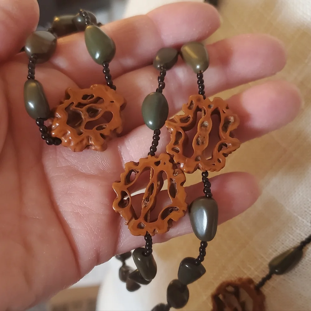 Vintage Walnut Shell Slice Long Necklace With Green Black Beads